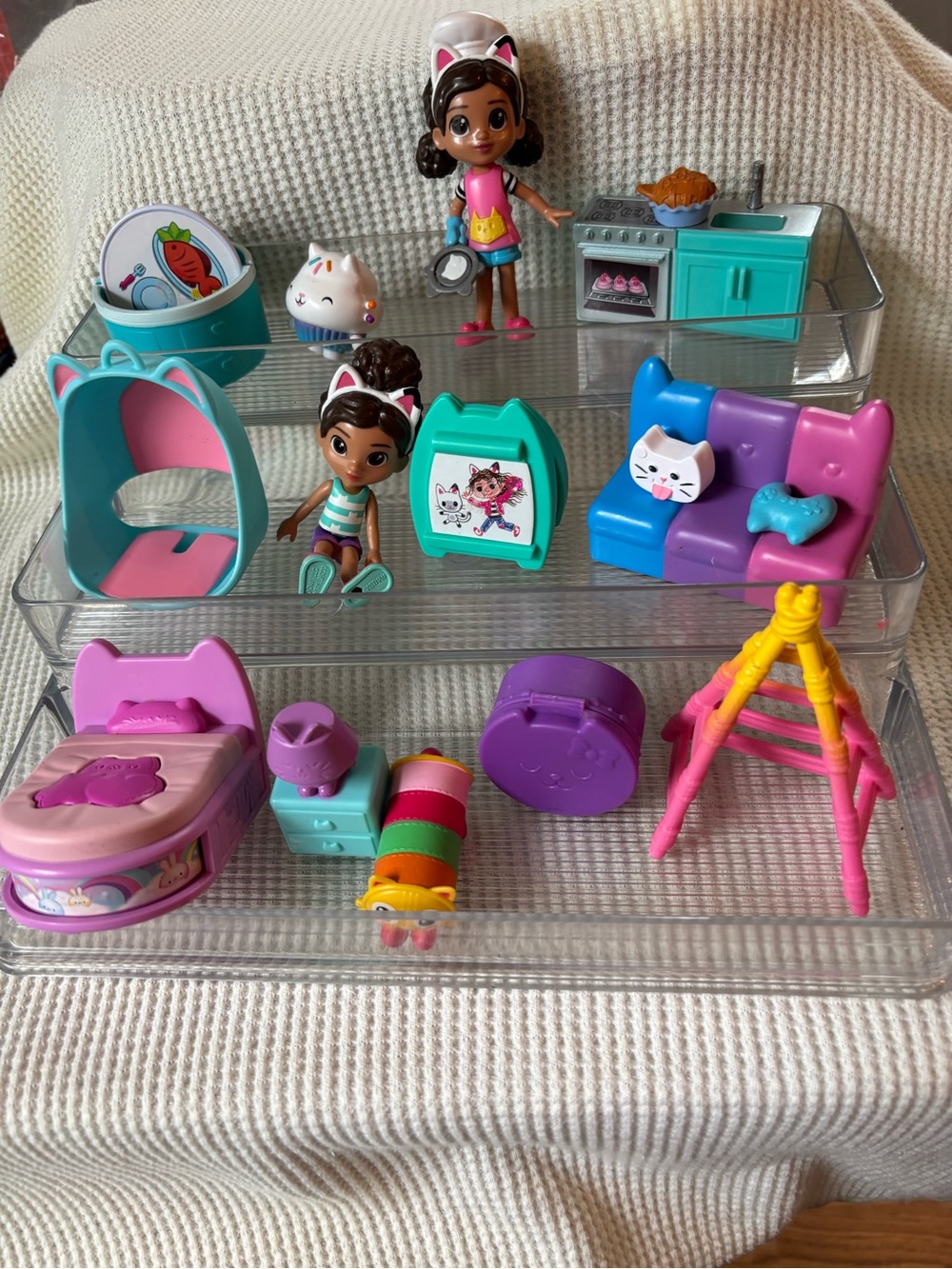 Gabby’s purrfect dollhouse &  figures Bed couch Kitchen tent Cakey Paw lamp
+